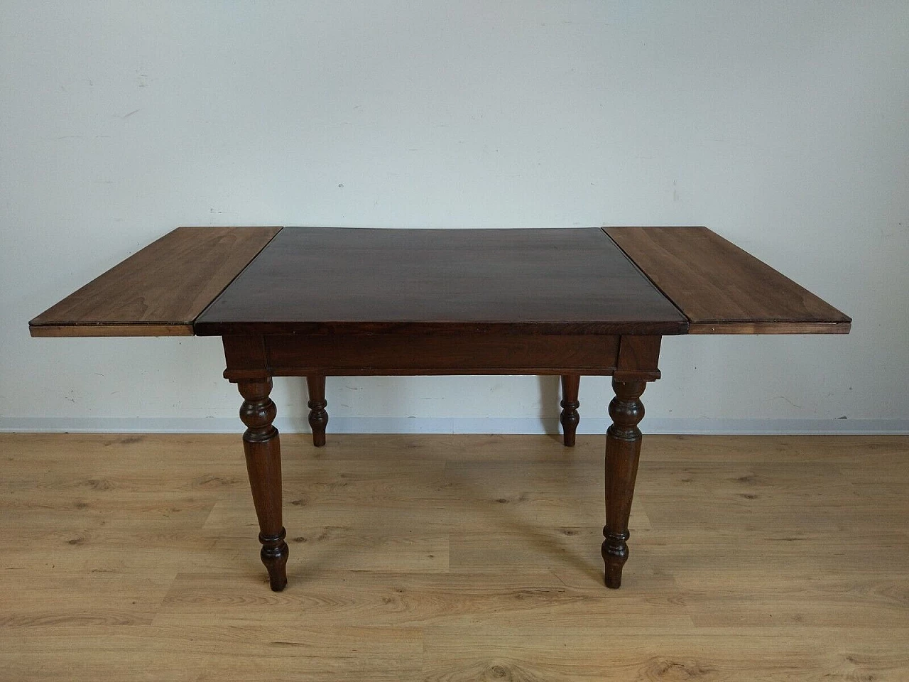Chestnut and poplar extendable table, early 20th century 9