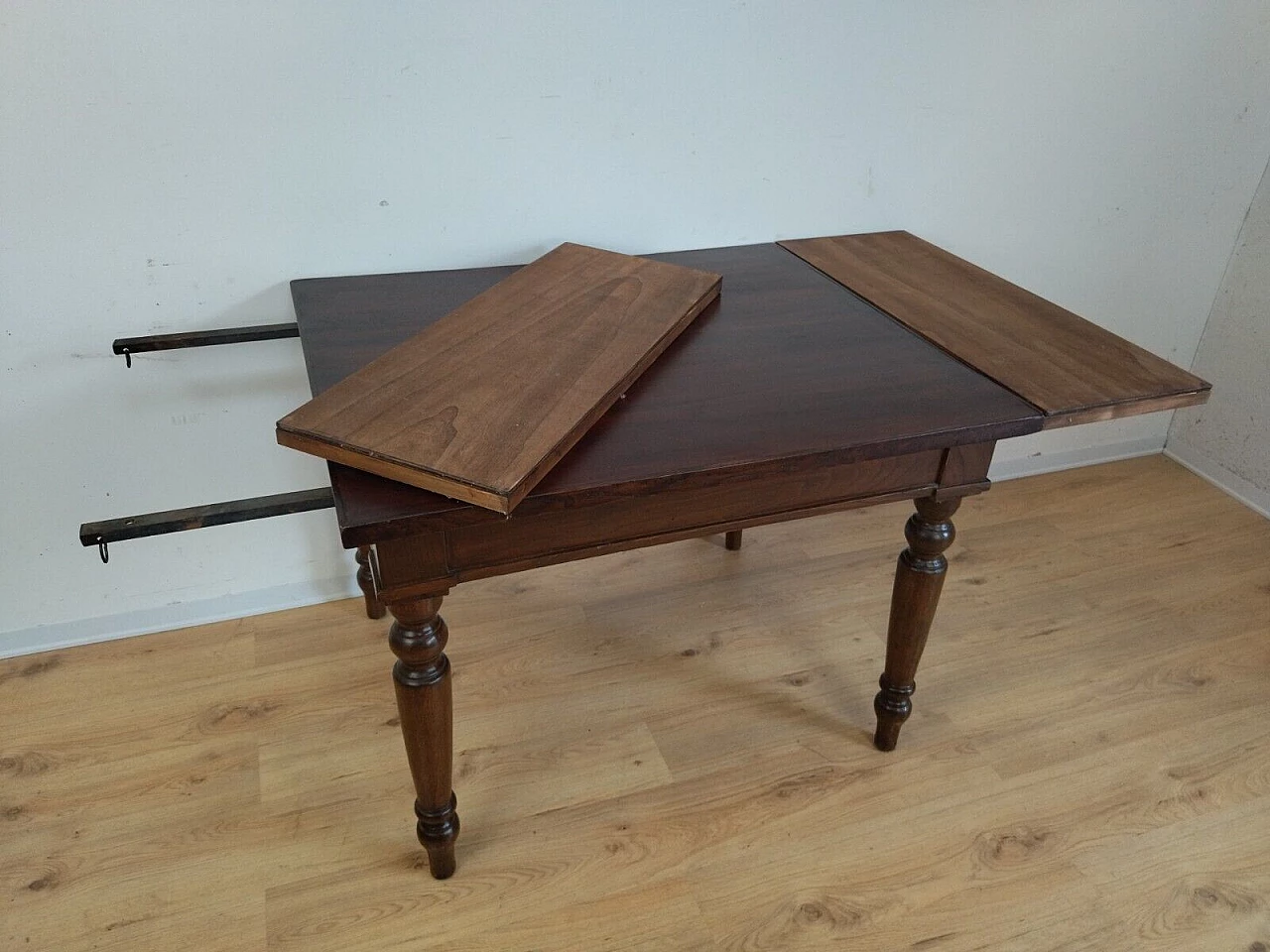 Chestnut and poplar extendable table, early 20th century 11