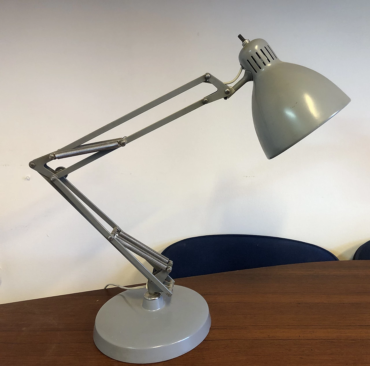 Lampada da tavolo Naska L-2 di Arne Jacobsen per Luxo, anni '60 1