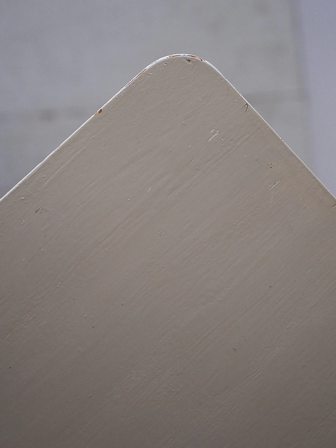 Cassettiera bianca e blu in legno, anni '60 5