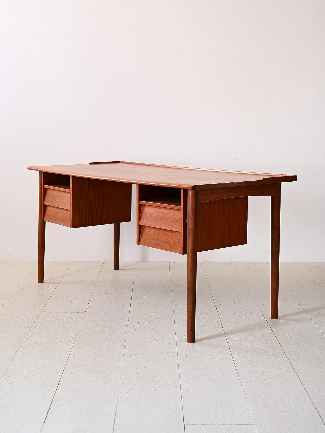 Scrivania in teak con cassetti, anni '60 4