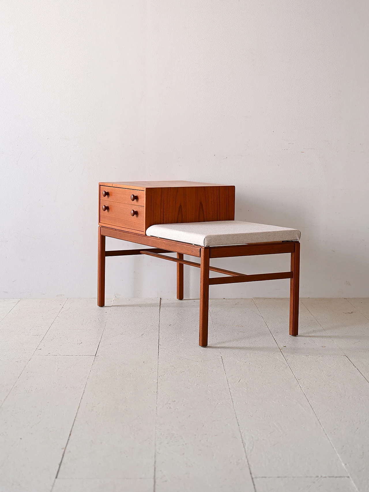 Teak bedside table with three drawers, 1960s 12