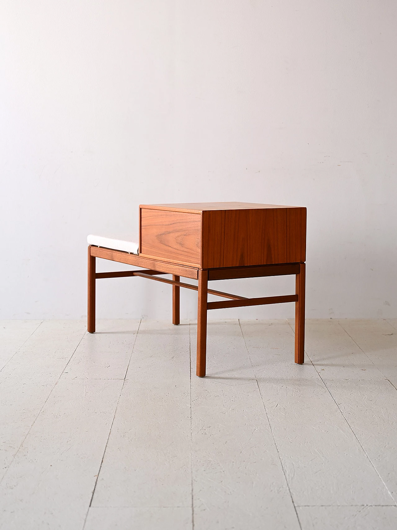 Teak bedside table with three drawers, 1960s 13