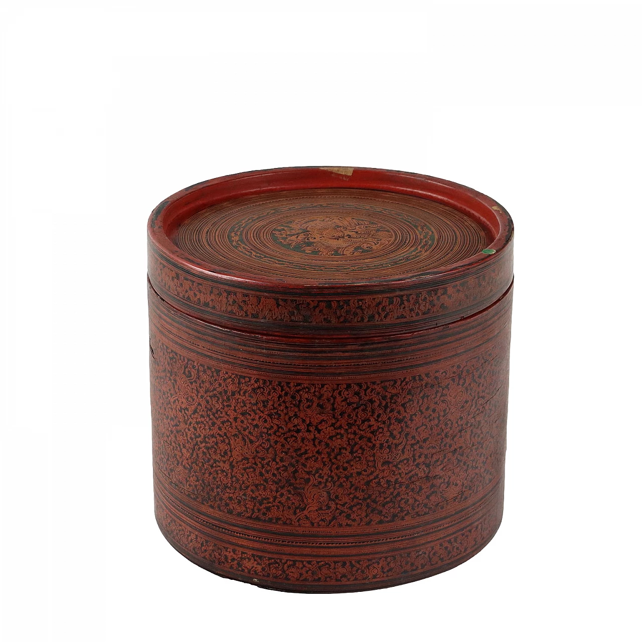 Cylindrical betel holder box in laquered wood, 19th century 1