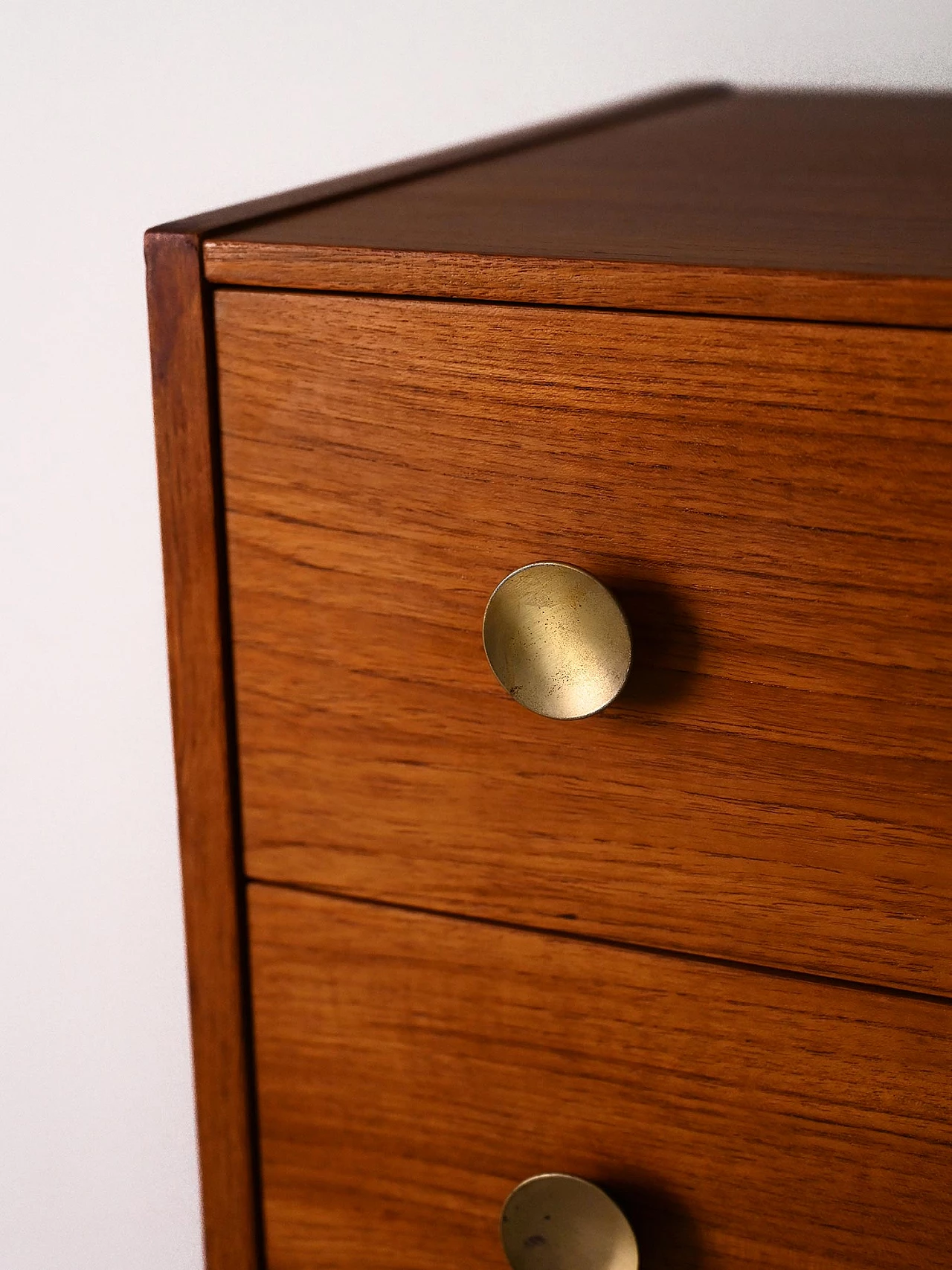 Chest of drawers in teak with rounded brass handles, 1950s 6