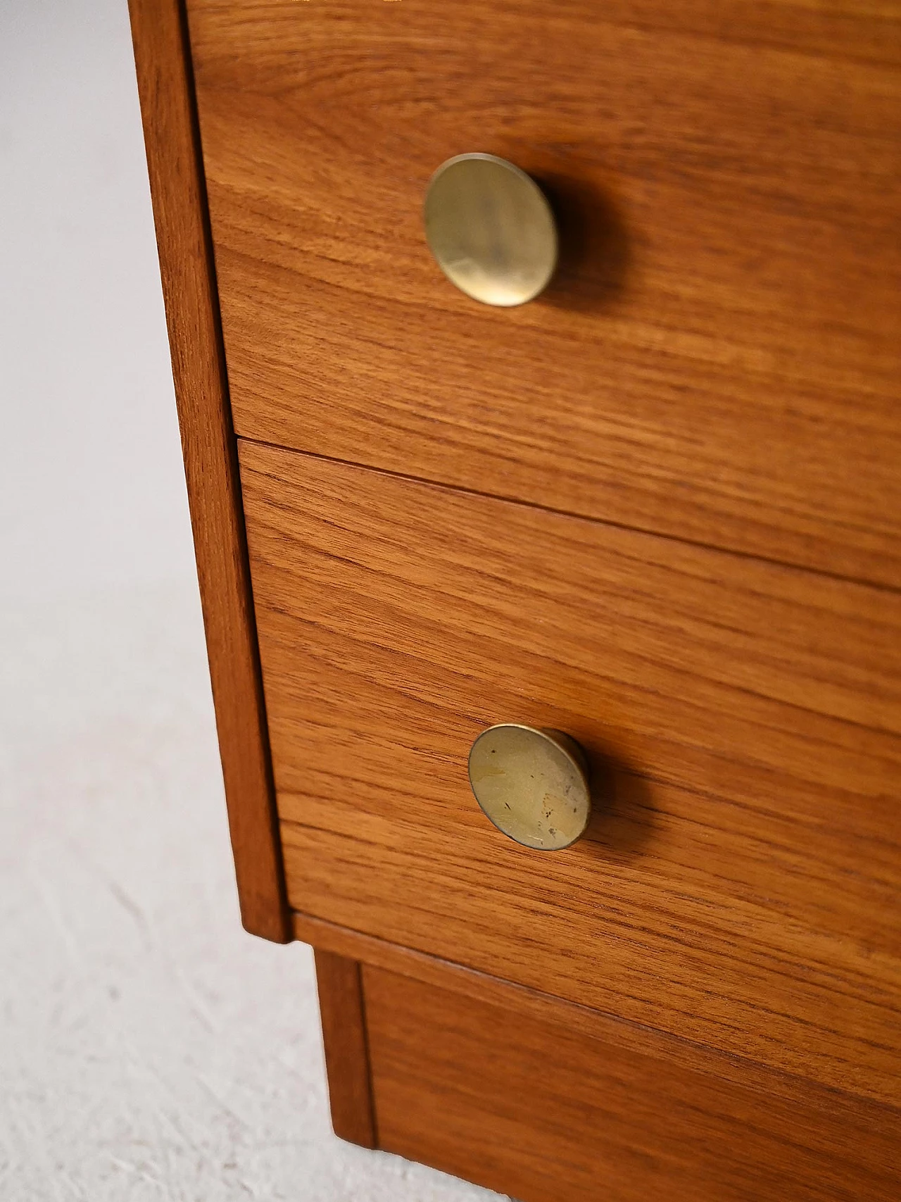 Chest of drawers in teak with rounded brass handles, 1950s 7