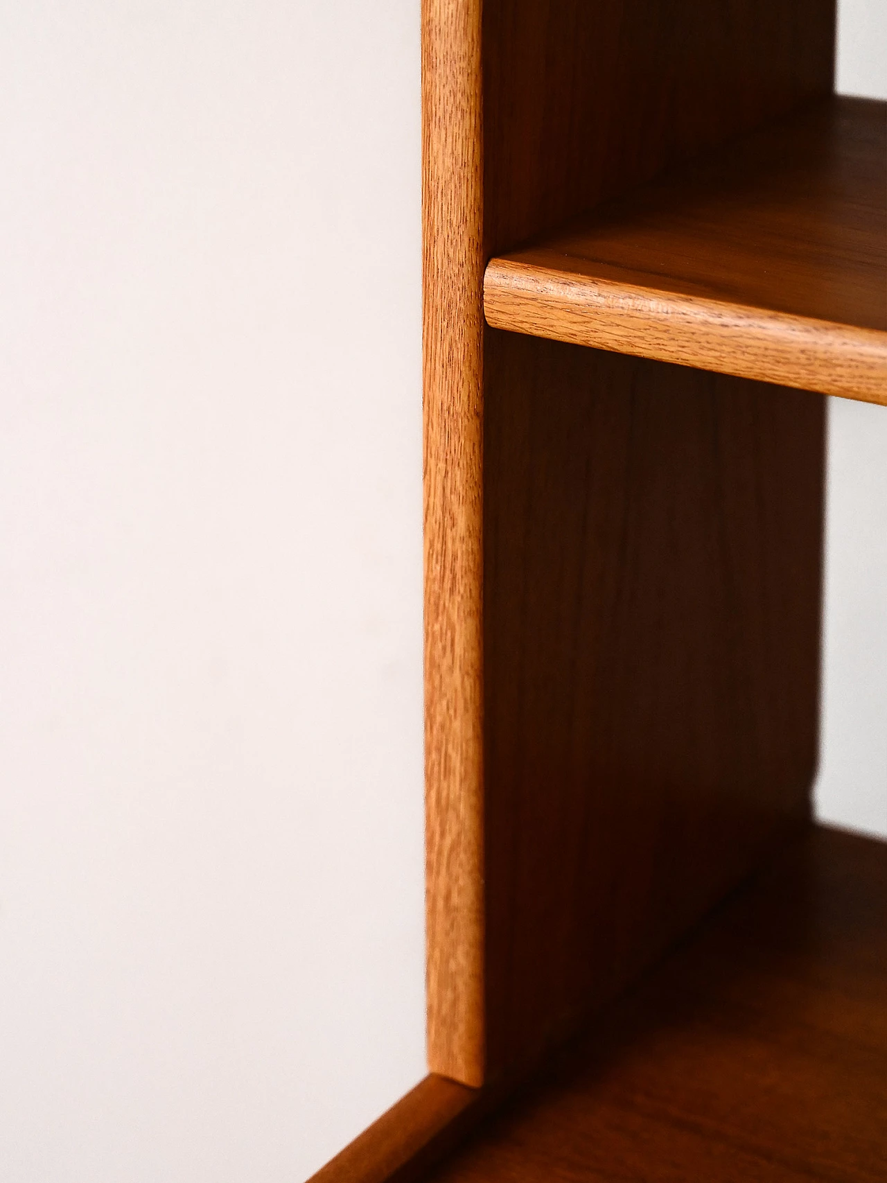 Libreria con vano contenitore in teak e betulla, anni '60 7