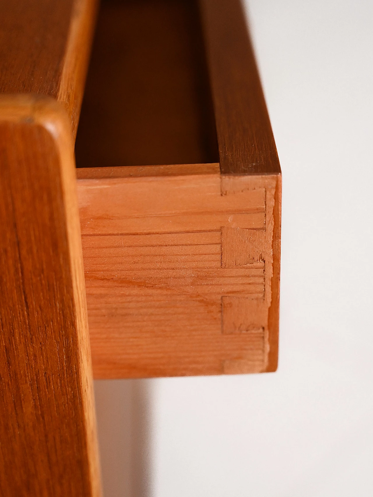 Libreria con vano contenitore in teak e betulla, anni '60 8