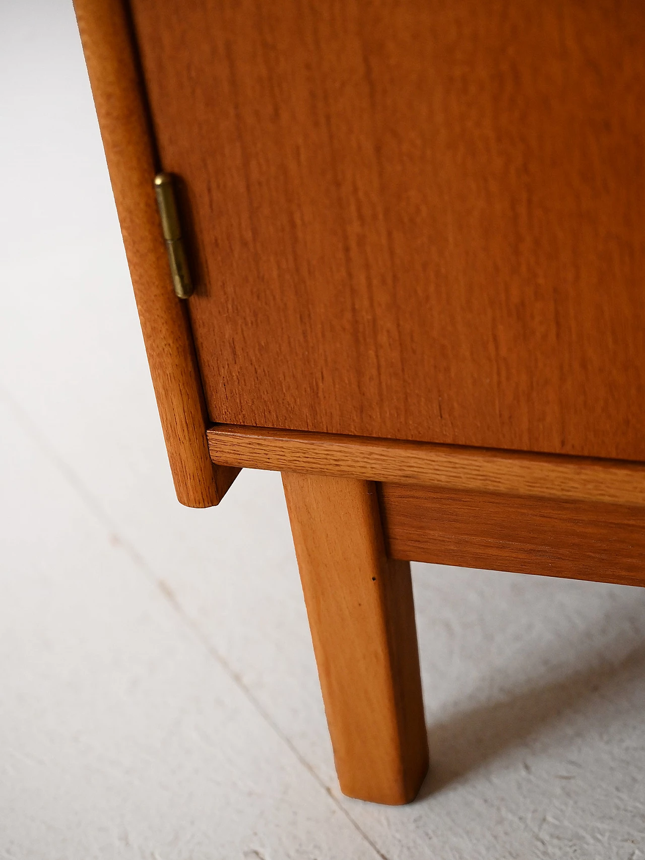 Libreria con vano contenitore in teak e betulla, anni '60 12