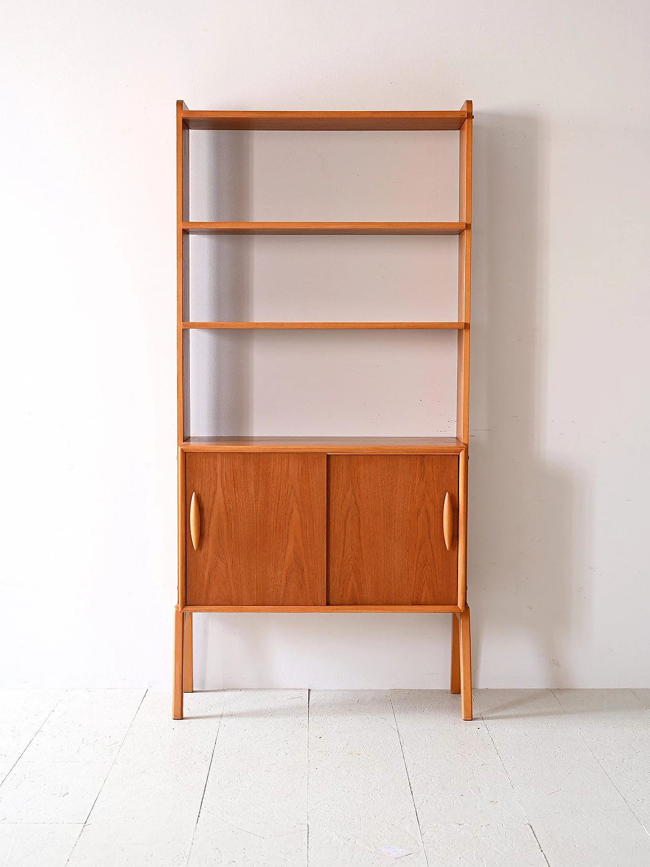Libreria svedese in teak con ante scorrevoli, anni '60 2
