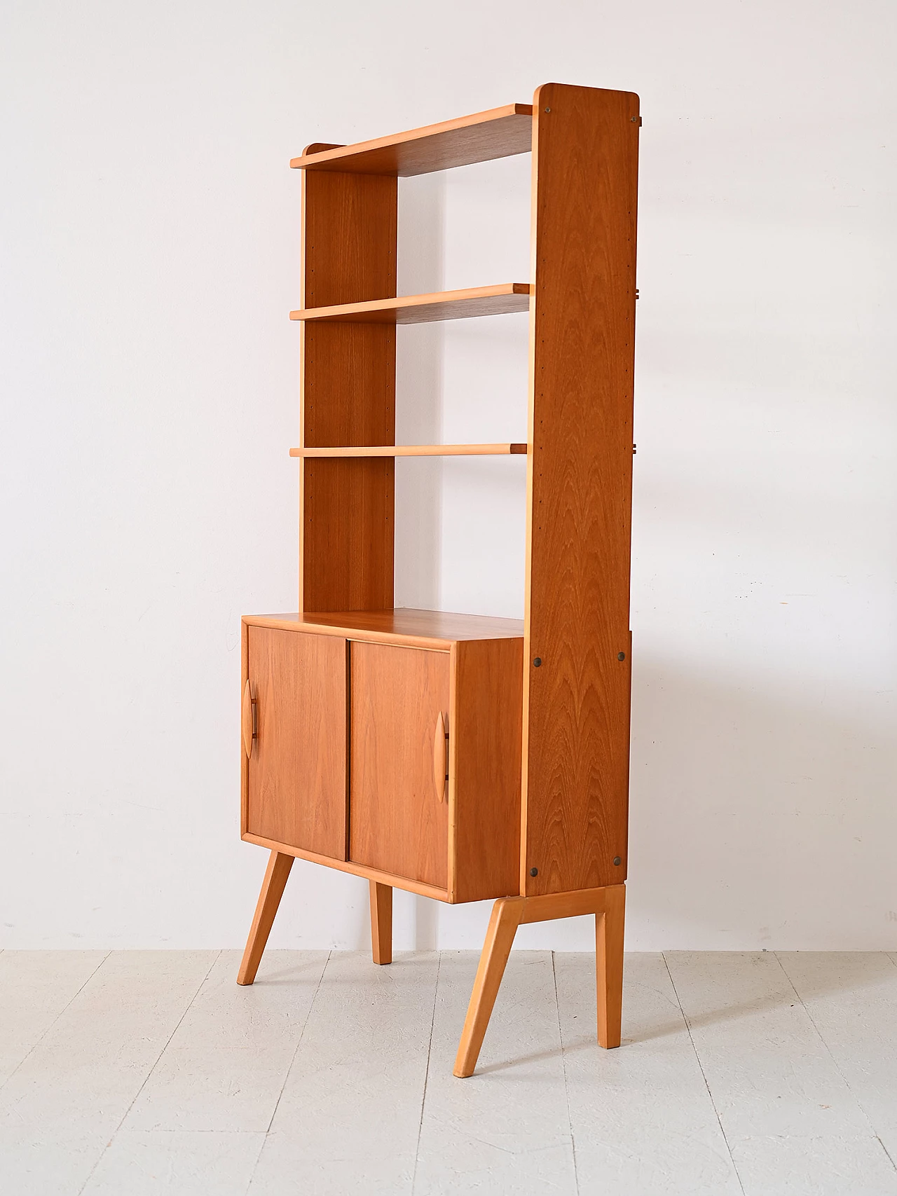 Libreria svedese in teak con ante scorrevoli, anni '60 5