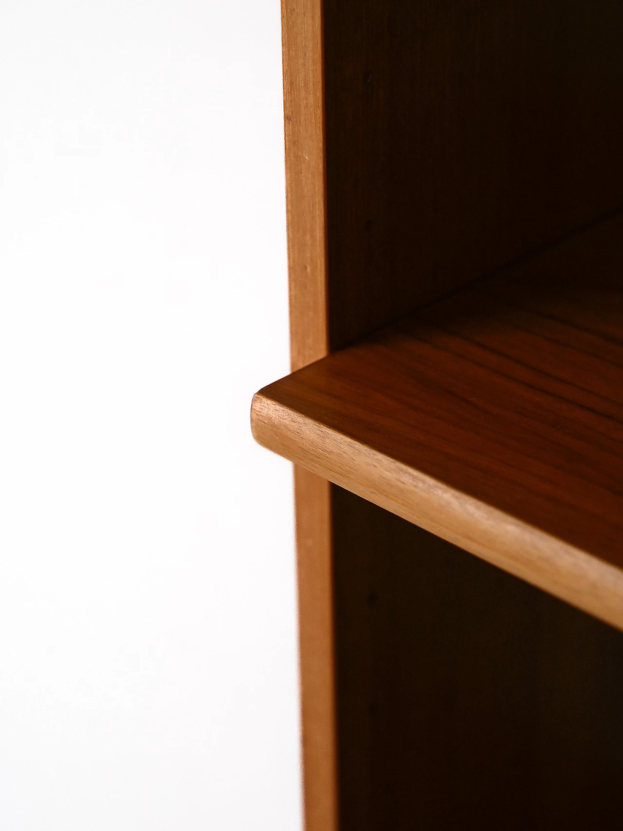 Libreria svedese in teak con ante scorrevoli, anni '60 7