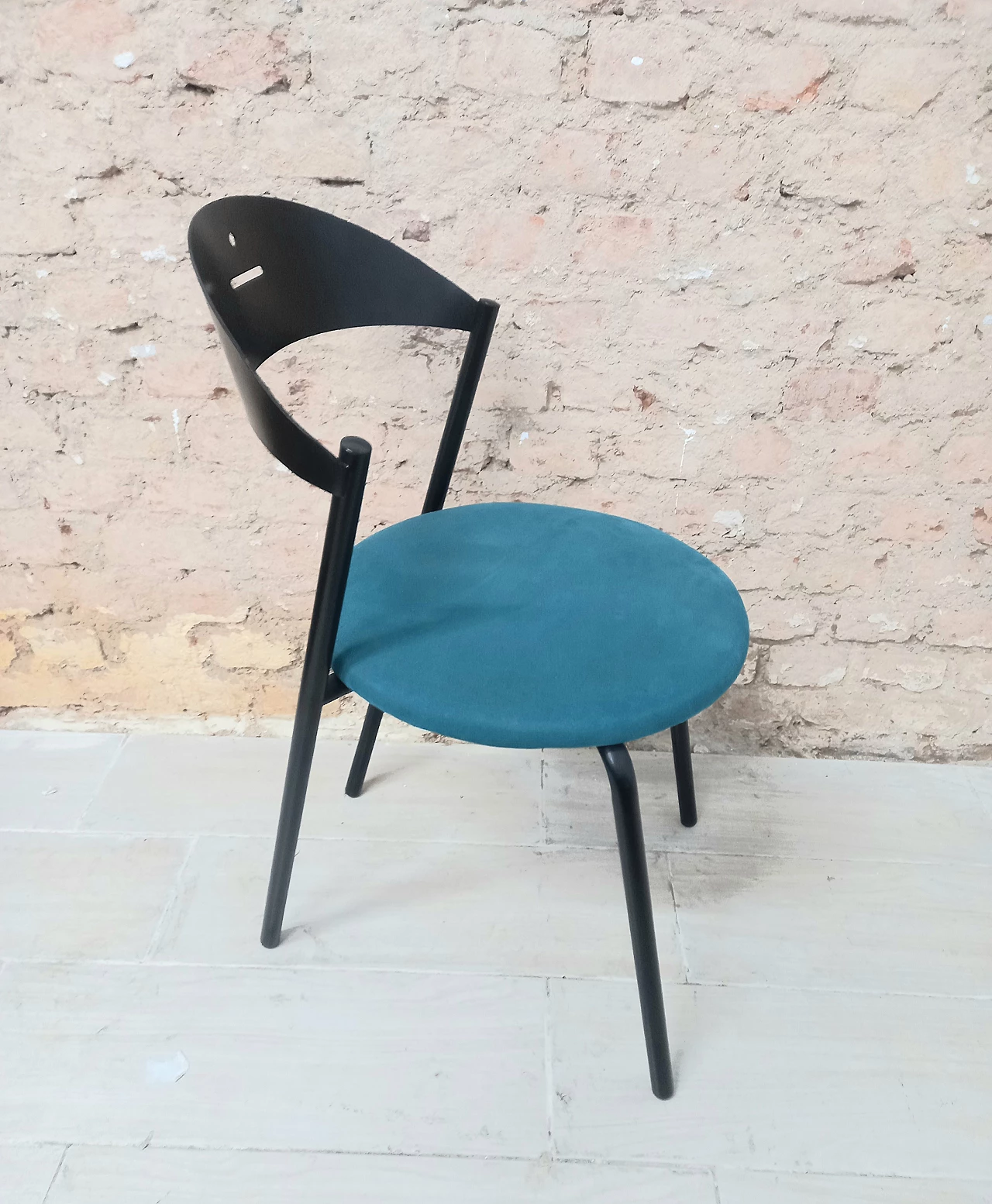 Sedia con struttura in metallo nero e tessuto blu di Flyline, anni '80 2