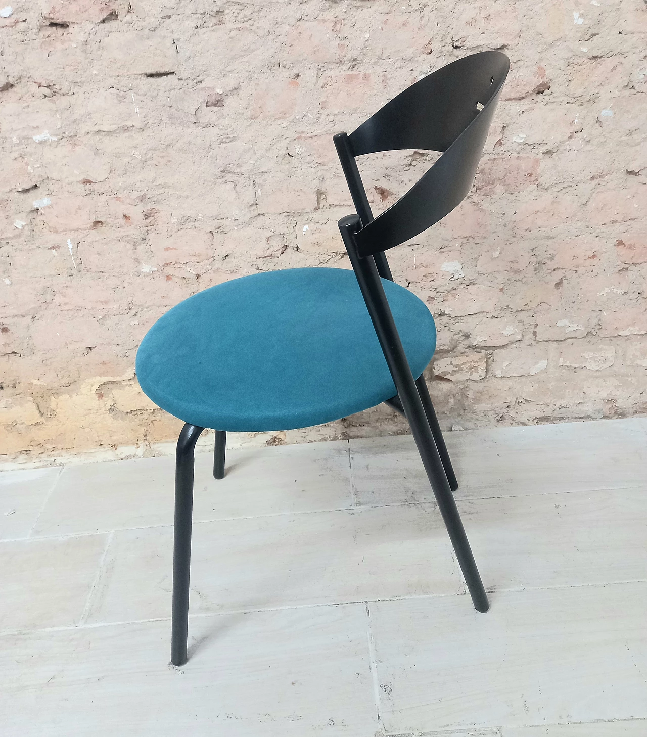 Sedia con struttura in metallo nero e tessuto blu di Flyline, anni '80 3