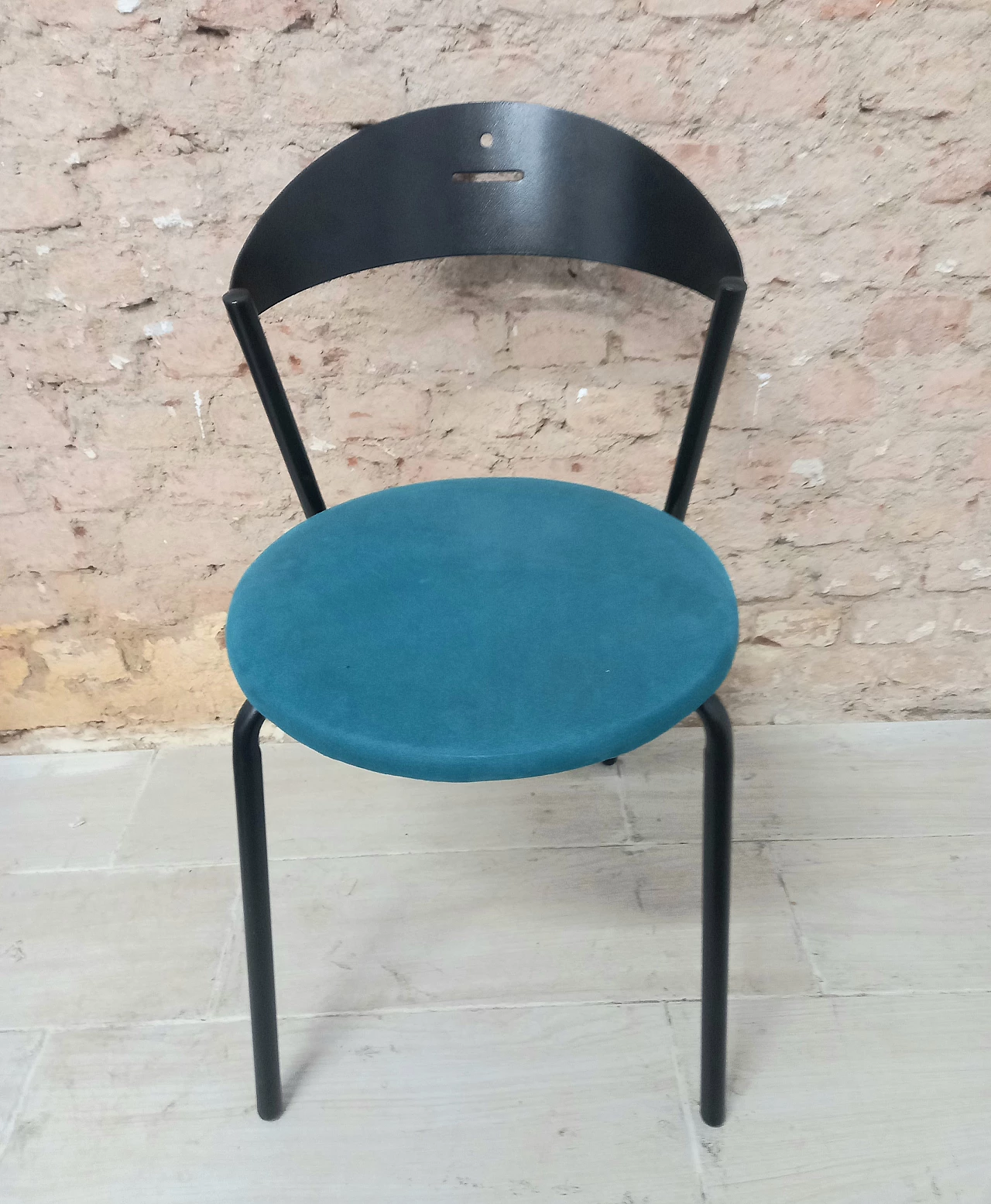 Sedia con struttura in metallo nero e tessuto blu di Flyline, anni '80 4