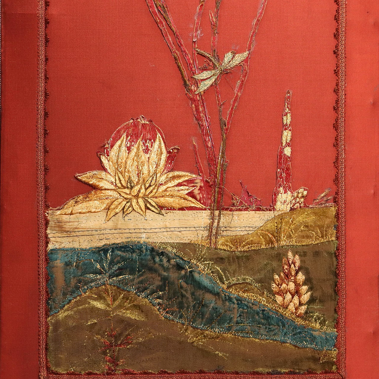 Chinoiserie-style screen with embroidered silk covering, early 20th century 9