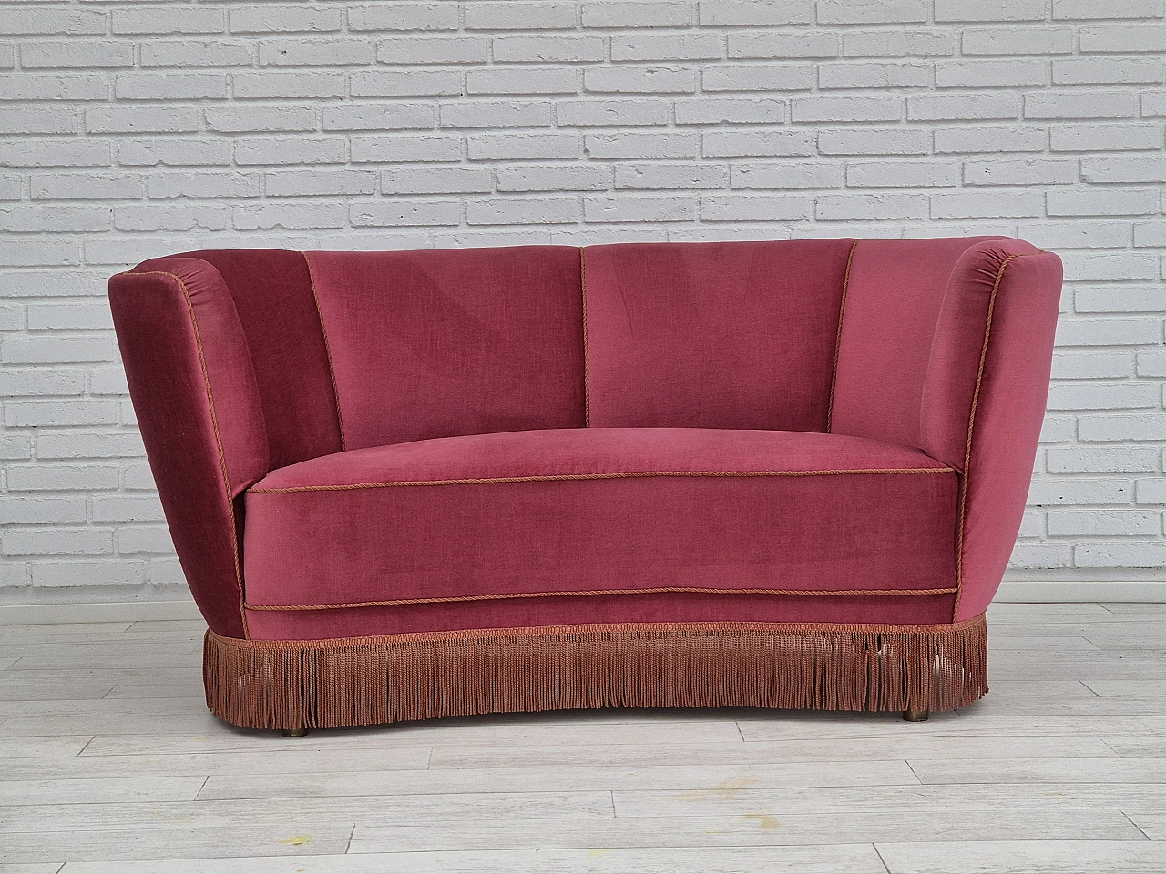 2-Seater sofa in red velour and beech wood, 1960s 2