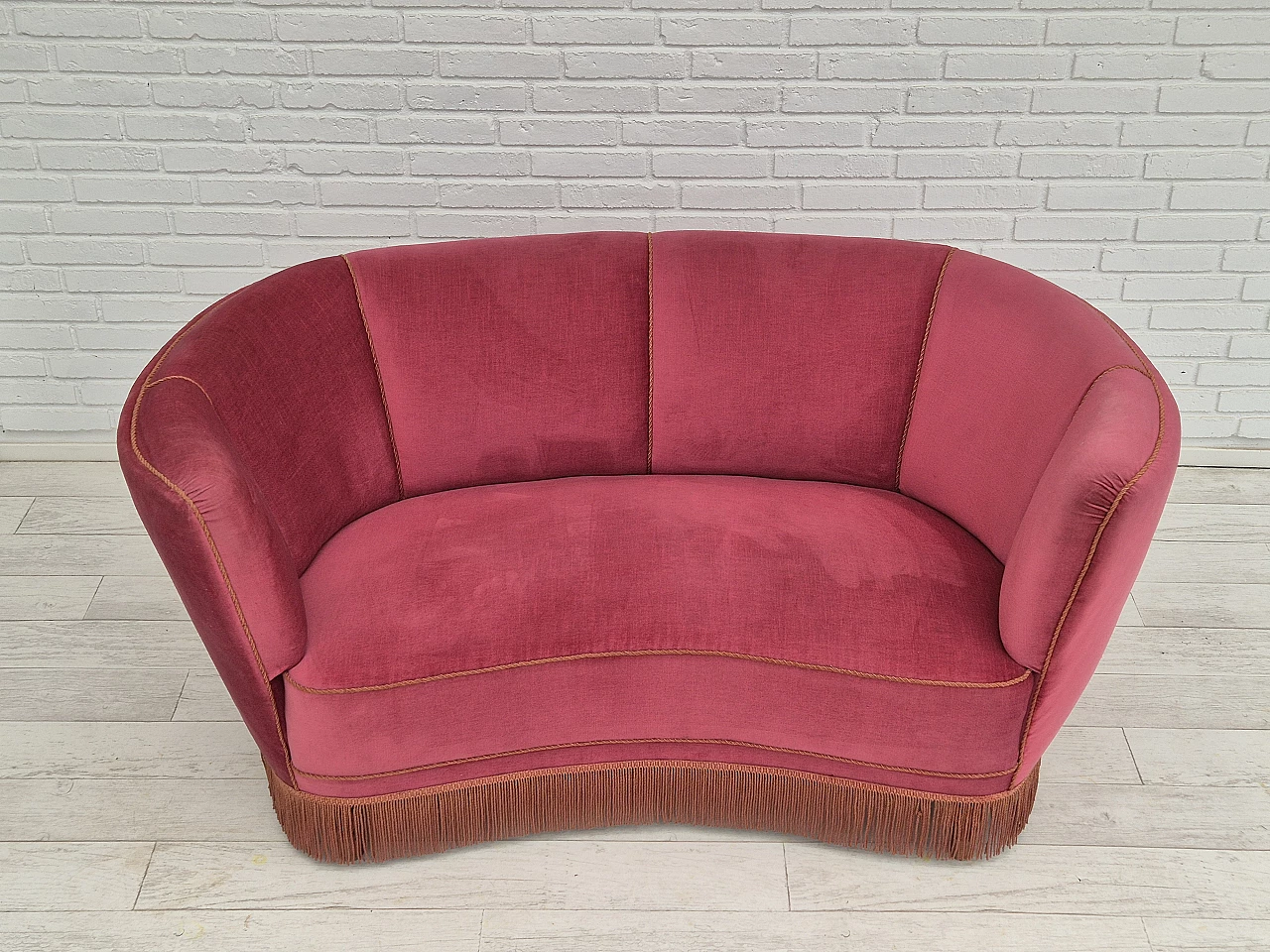 2-Seater sofa in red velour and beech wood, 1960s 3