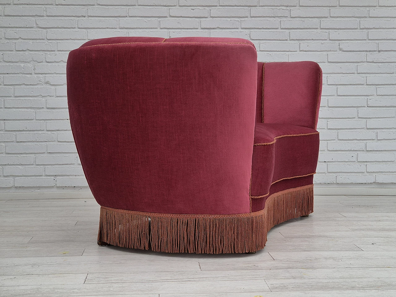 2-Seater sofa in red velour and beech wood, 1960s 8