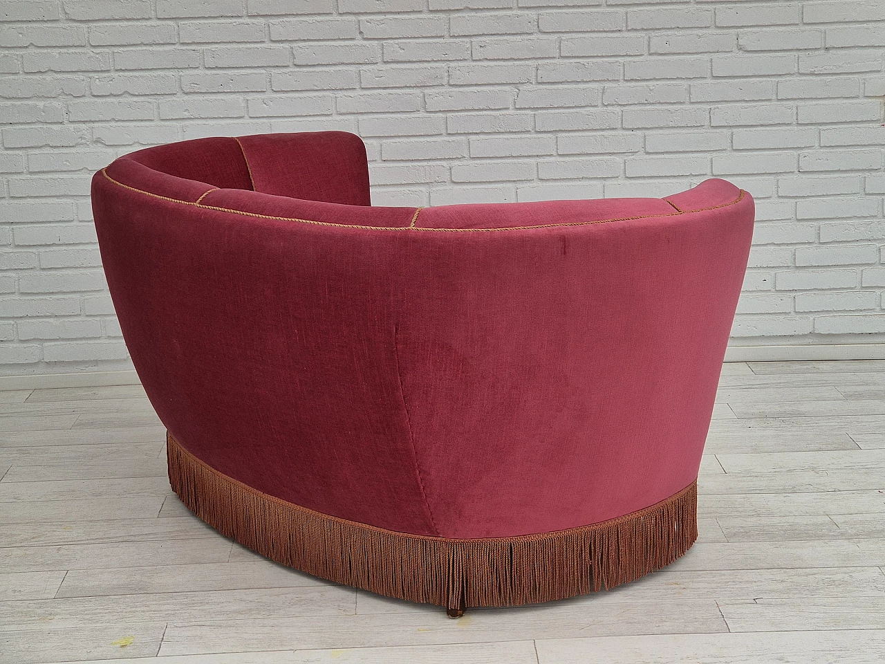 2-Seater sofa in red velour and beech wood, 1960s 10