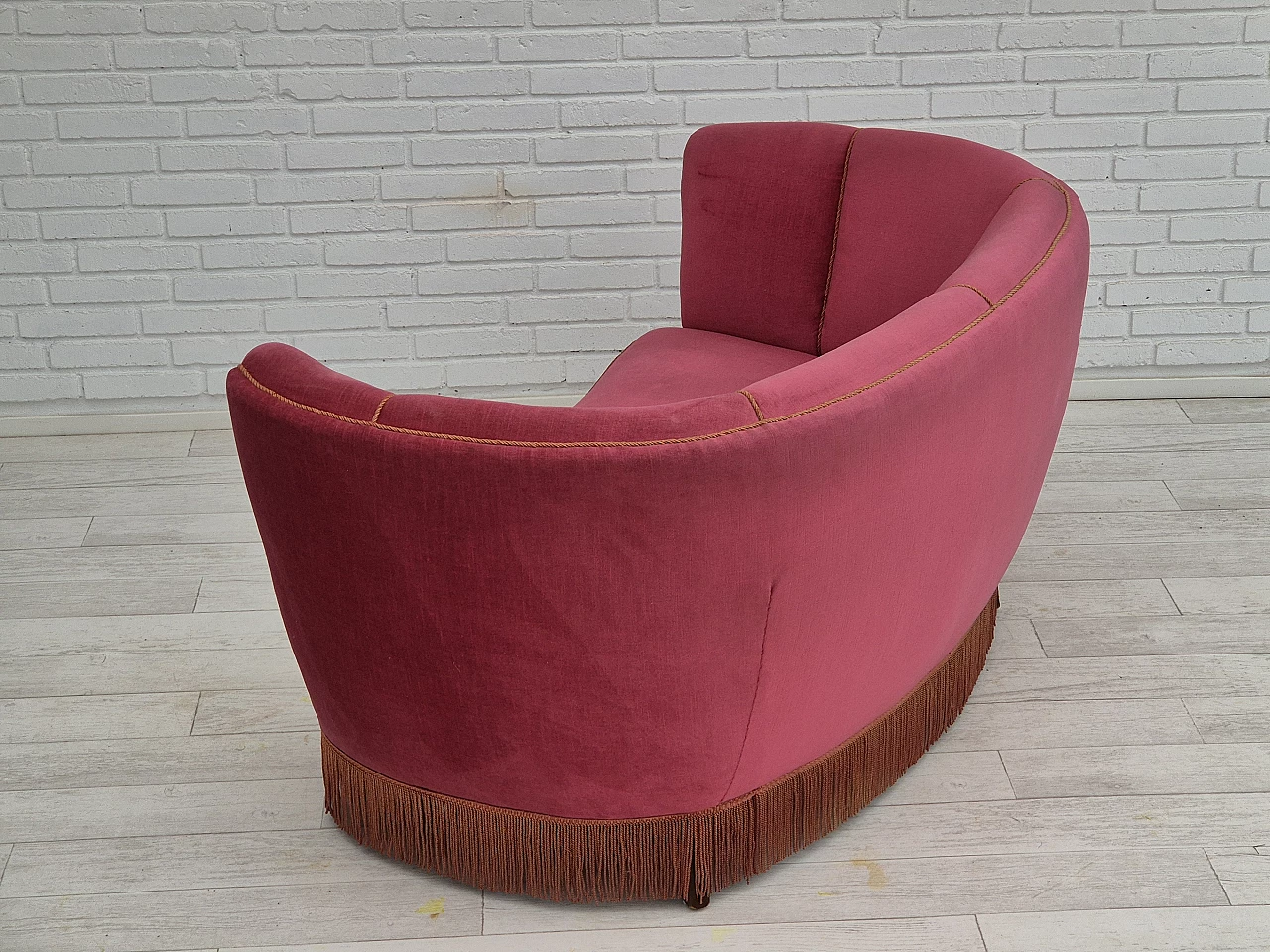 2-Seater sofa in red velour and beech wood, 1960s 12