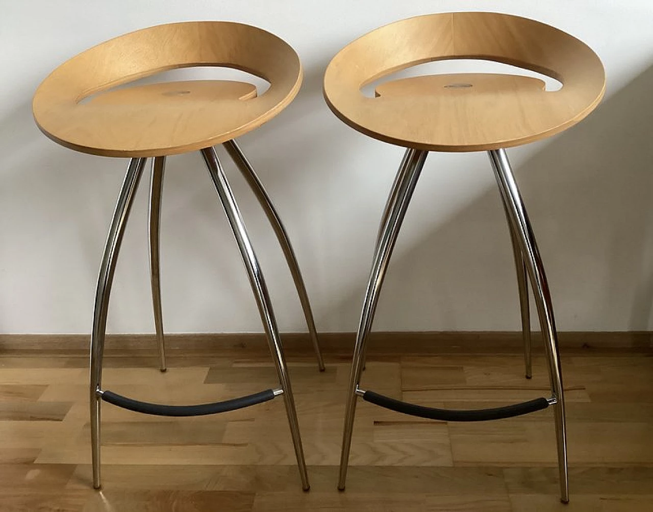 Pair of Lyra beech stools by Design Group for Magis, 1990 2