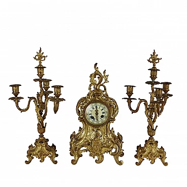 Orologio e due candelabri in bronzo dorato, fine '800
