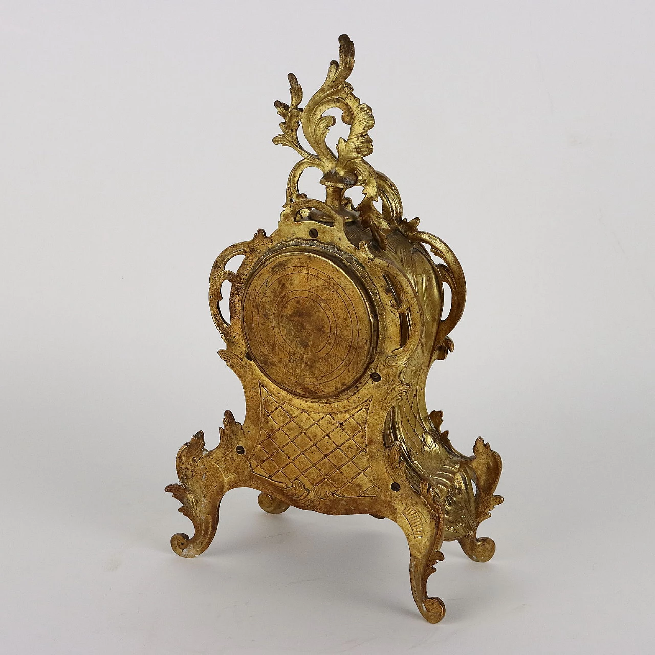 Orologio e due candelabri in bronzo dorato, fine '800 9