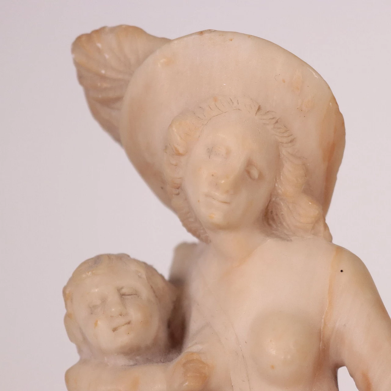 Scultura di donna con bambino in alabastro, '700 3