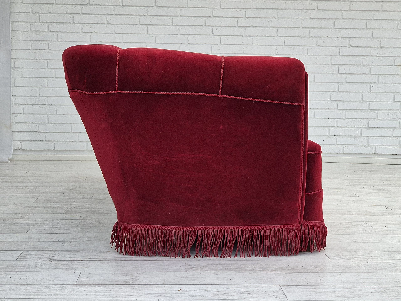 Divano danese a 3 posti in velluto rosso e rovere, anni '60 4