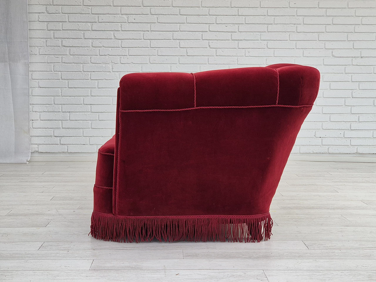 Divano danese a 3 posti in velluto rosso e rovere, anni '60 13