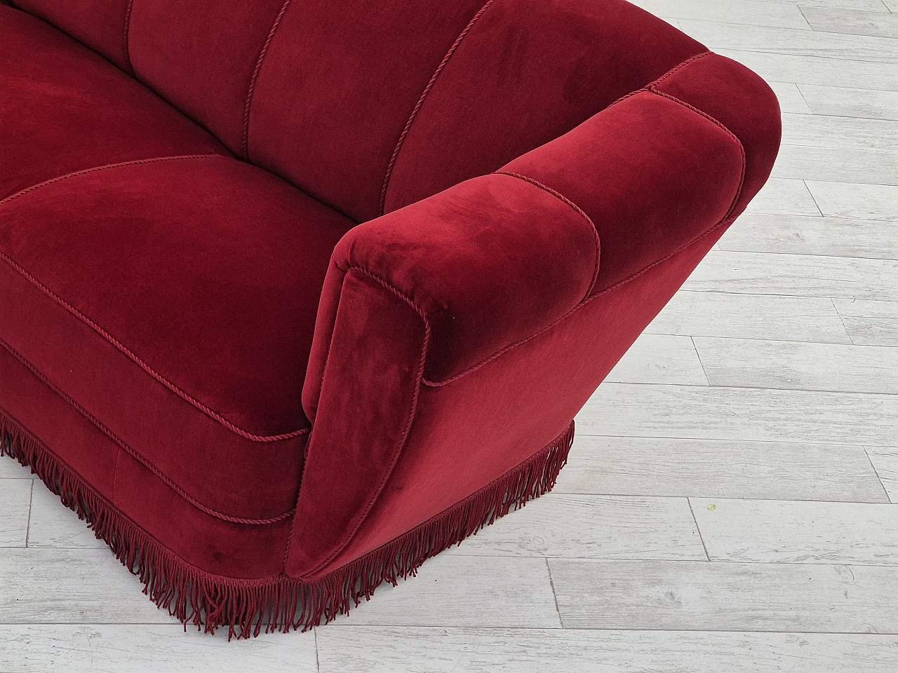 Divano danese a 3 posti in velluto rosso e rovere, anni '60 18