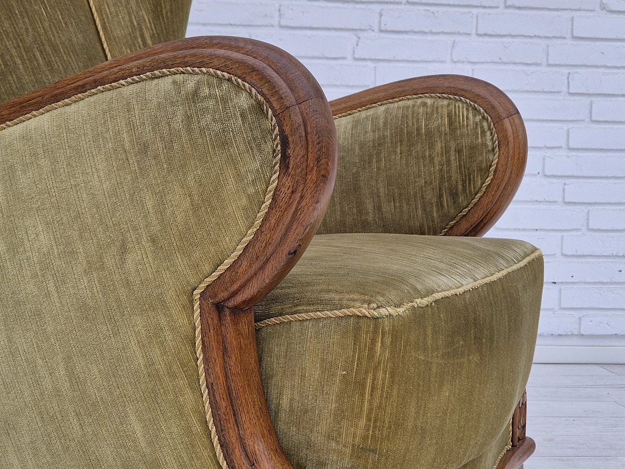 Poltrona danese in rovere e velluto verde, anni '60 4