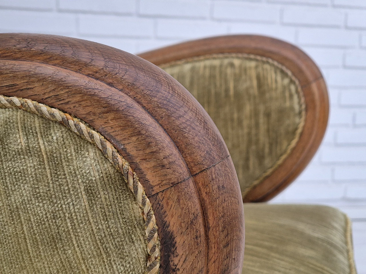 Poltrona danese in rovere e velluto verde, anni '60 5