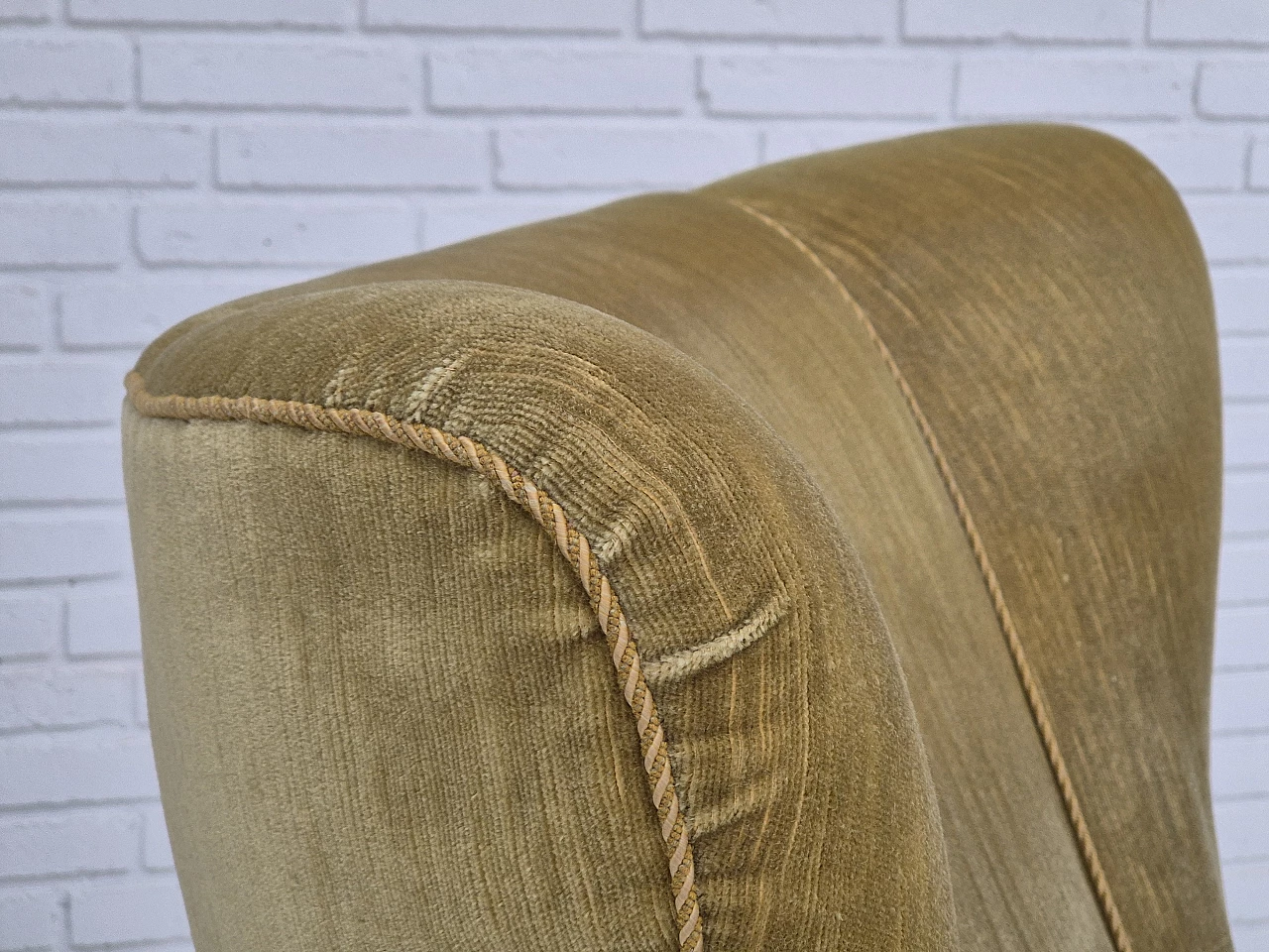 Poltrona danese in rovere e velluto verde, anni '60 6