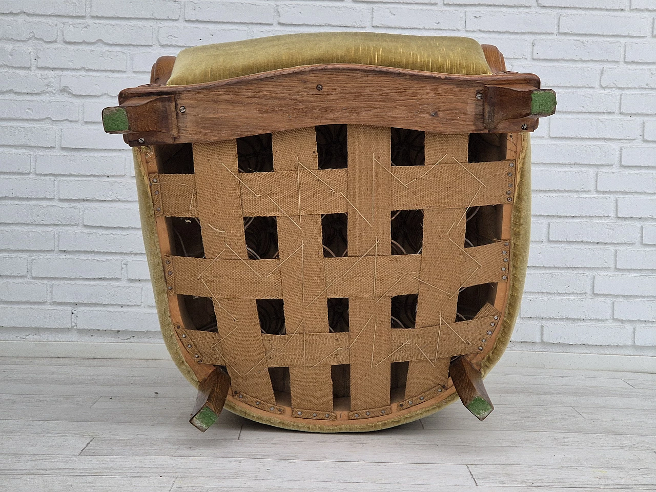 Poltrona danese in rovere e velluto verde, anni '60 13