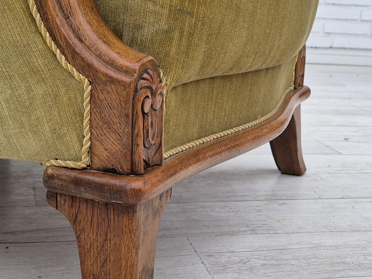 Poltrona danese in rovere e velluto verde, anni '60 15