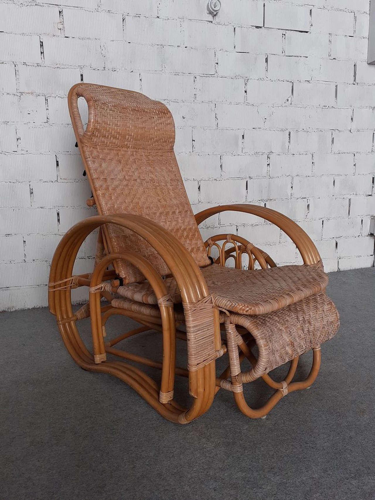 Chaise longue regolabile in bambù e vimini intrecciato, anni '60 7