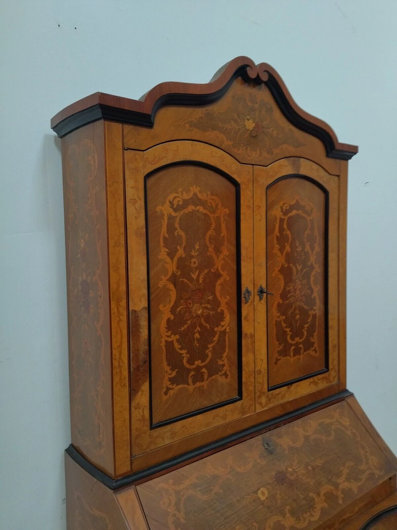Inlaid walnut trumeau, early 20th century 4