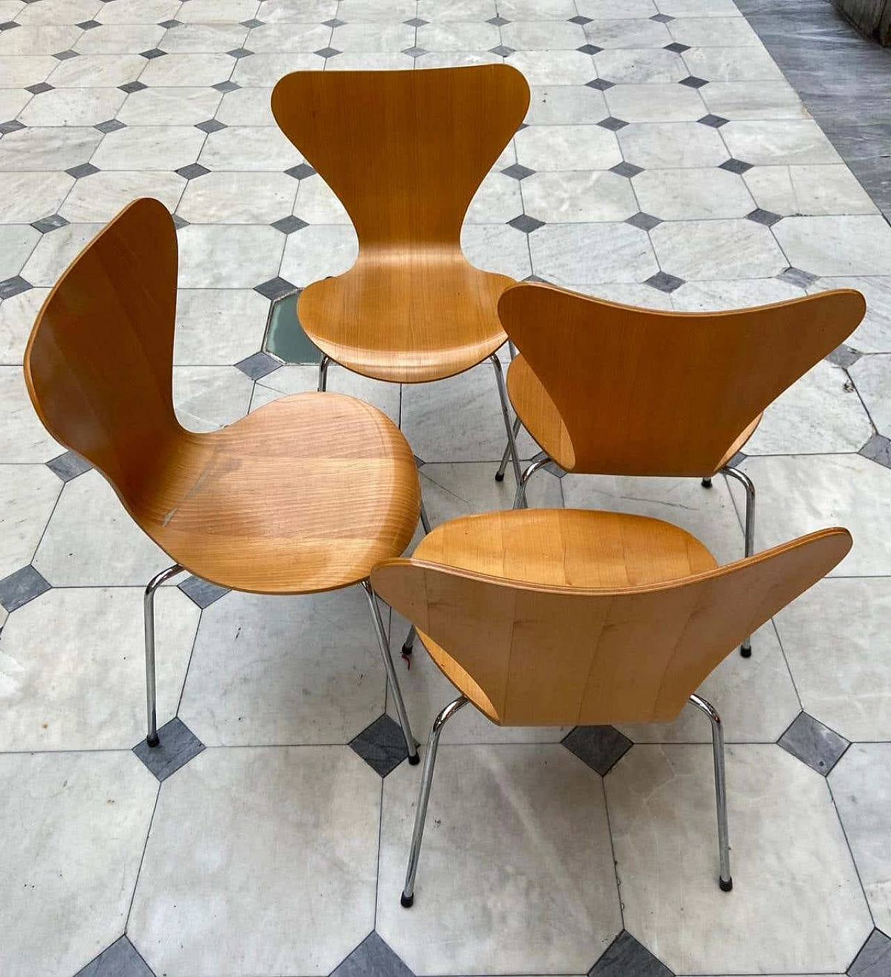 4 Series 7 wooden chairs by Arne Jacobsen for Fritz Hansen, 1992 2