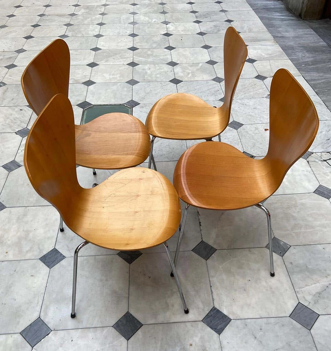 4 Series 7 wooden chairs by Arne Jacobsen for Fritz Hansen, 1992 4