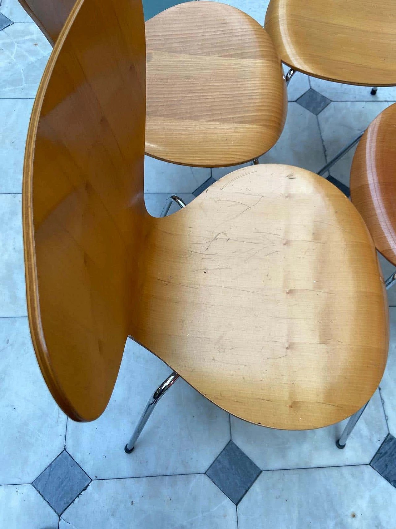4 Series 7 wooden chairs by Arne Jacobsen for Fritz Hansen, 1992 5