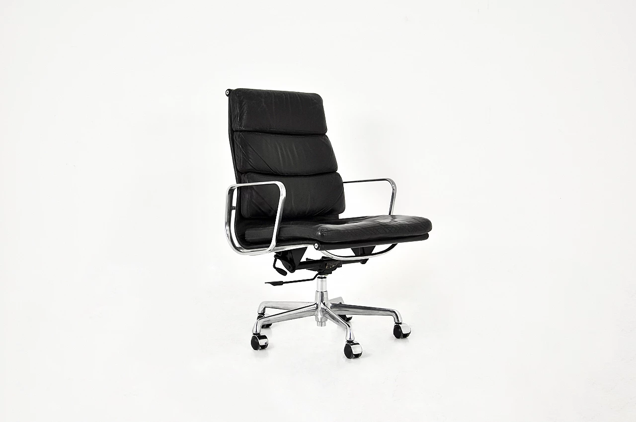 Ea 216 desk chair by Charles & Ray Eames for ICF, 1970s 1