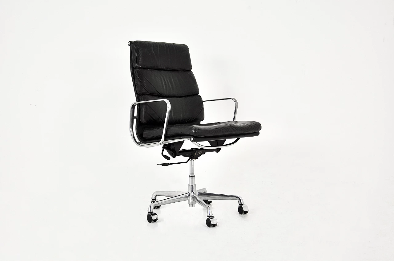 Ea 216 desk chair by Charles & Ray Eames for ICF, 1970s 2