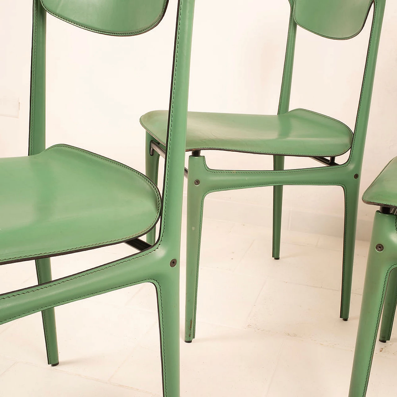 4 Green leather chairs by Tito Agnoli for Matteo Grassi, 1980s 7