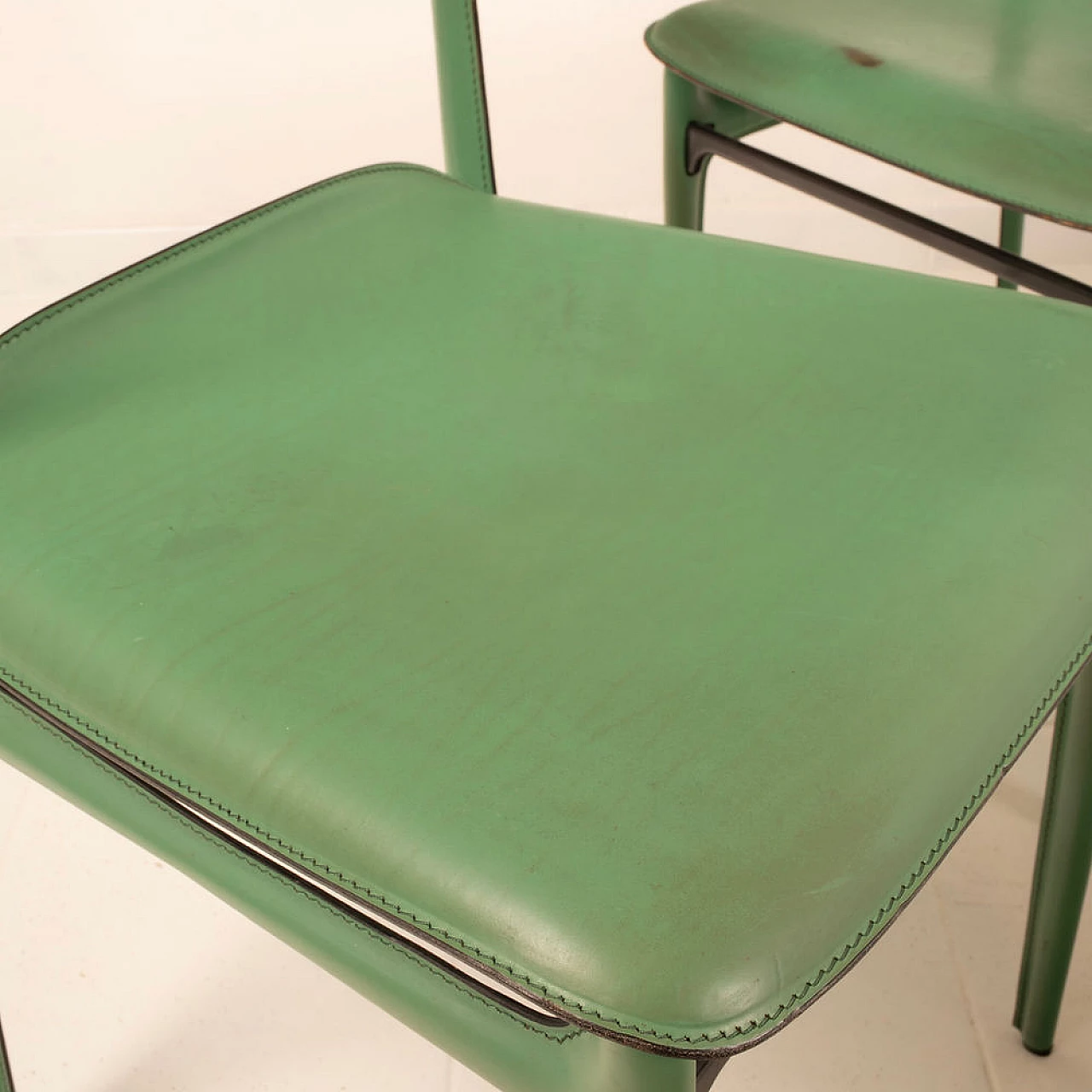 4 Green leather chairs by Tito Agnoli for Matteo Grassi, 1980s 9