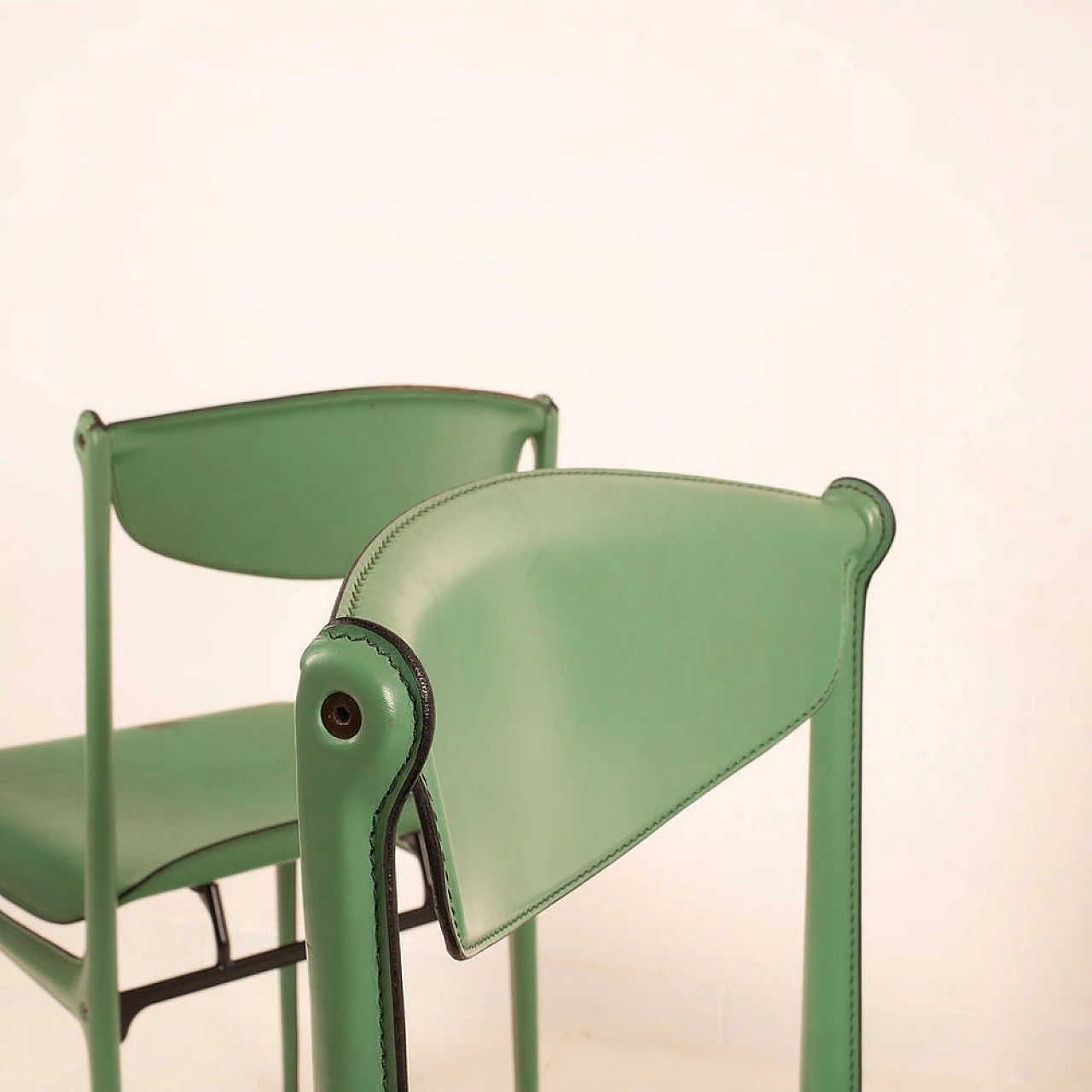 4 Green leather chairs by Tito Agnoli for Matteo Grassi, 1980s 11