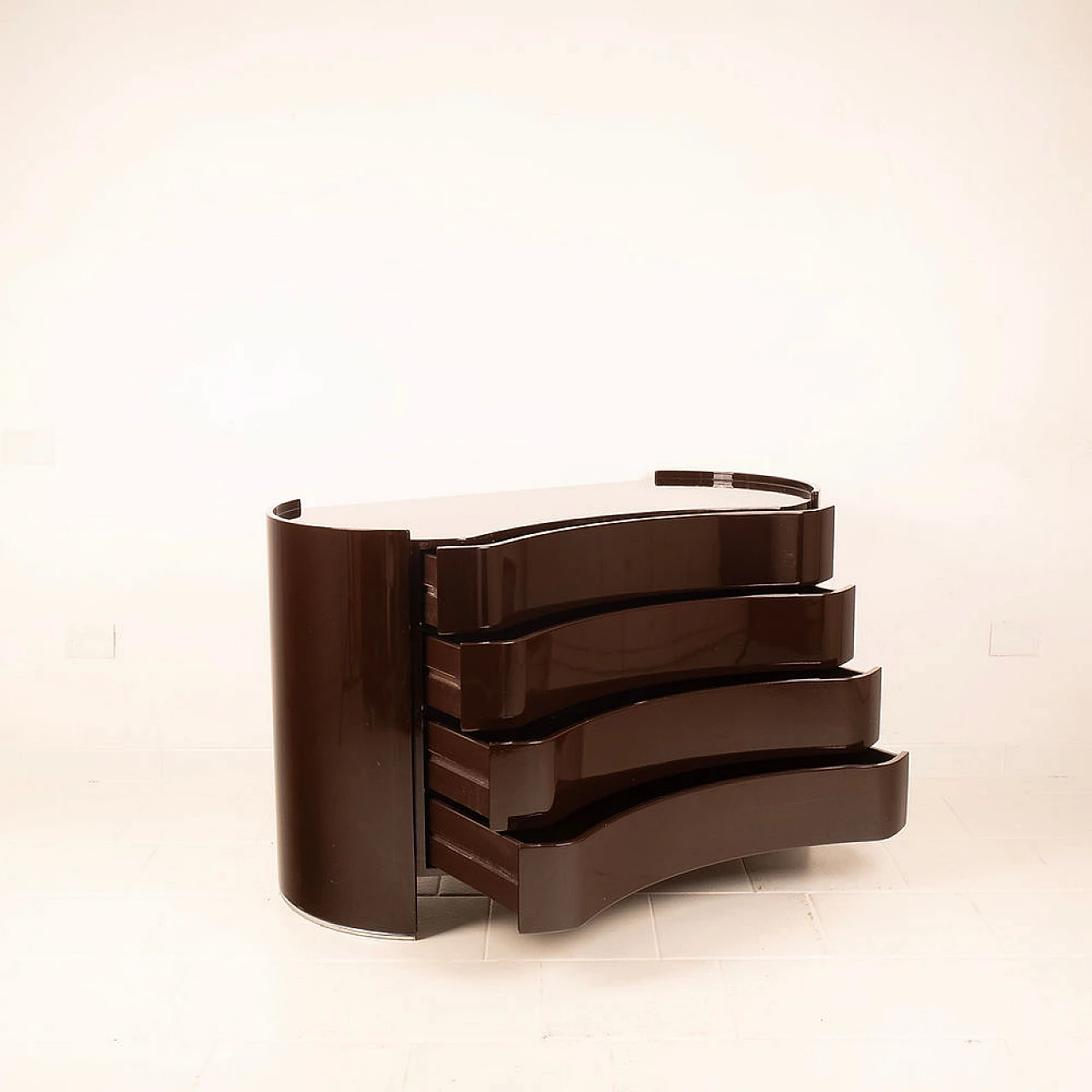 Cassettiera Aiace legno laccato a specchio di Benatti, 1966 2