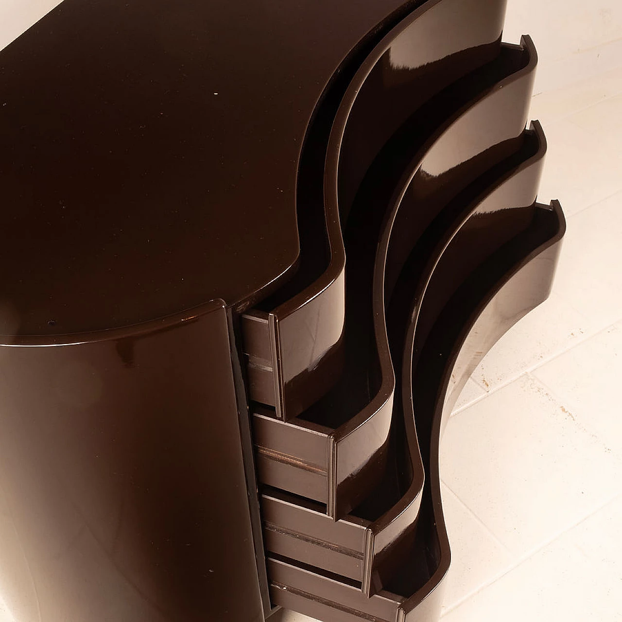 Cassettiera Aiace legno laccato a specchio di Benatti, 1966 8