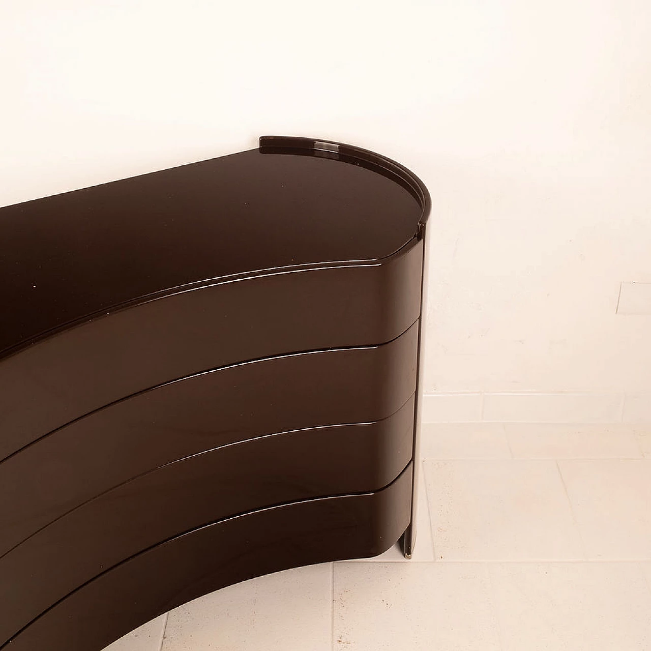 Cassettiera Aiace legno laccato a specchio di Benatti, 1966 12